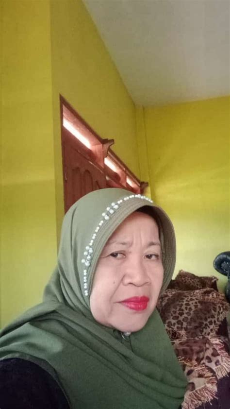 sotwe penyuka ibu ibu|Penyuka Ibu Jilbab STW dan Tante Girang .